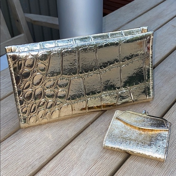 Vintage Metallic Gold Croc Embossed Bag w/wallet - Picture 1 of 14